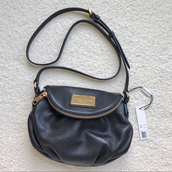 Marc Jacobs Handbags - NWT Marc Jacobs Cross Body Purse